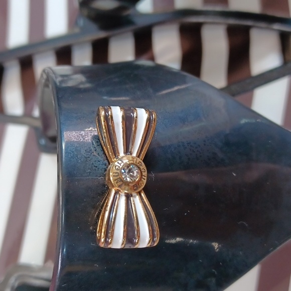 Henri Bendel Centennial Stripes Flip Flops NIB - Picture 4 of 11